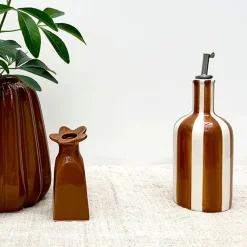 Fabrique de Styles Ustensibles De Cuisine*Huilier en faïence rayé h22cm