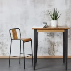 Fabrique de Styles Tables Hautes*Table de bar carrée en chêne massif et pieds acier 90x90 cm - Manny